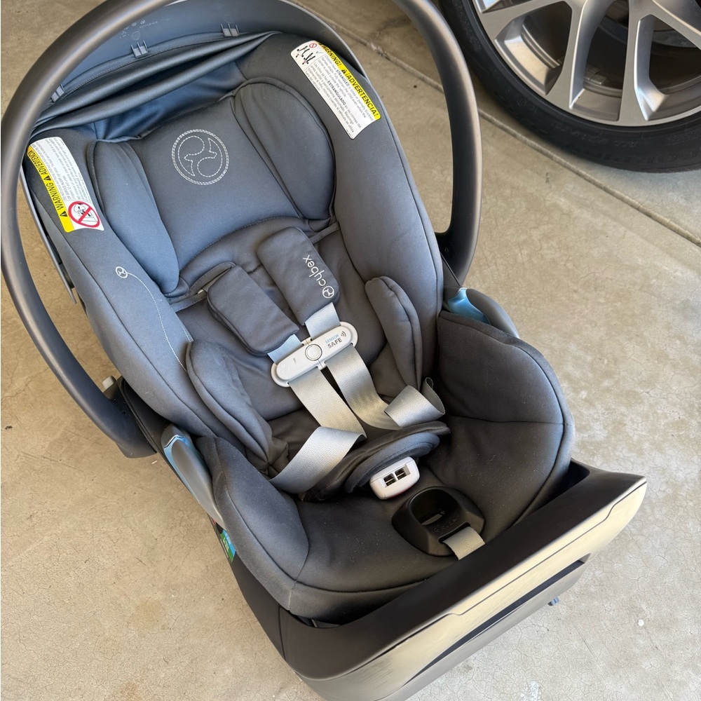 Cybex Infant Car Seat in Gray